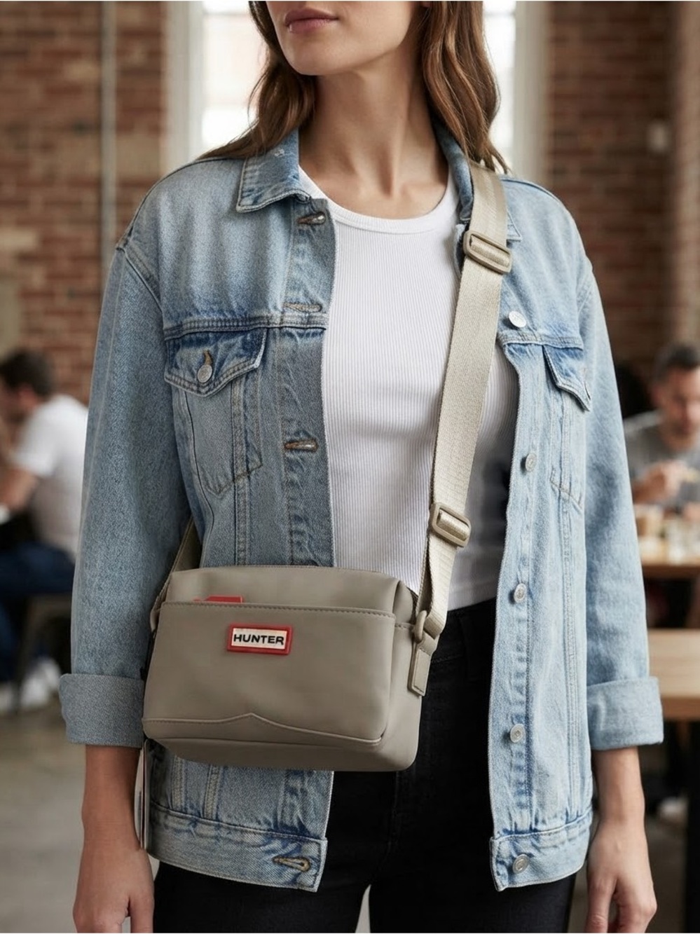 Hunter Women's Beige Crossbody Camera  Bag